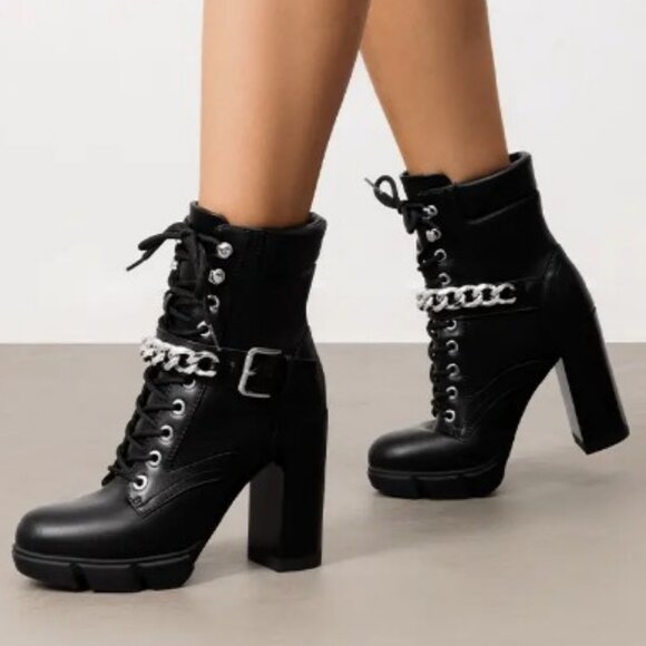 NWT WOMAN'S HEELED COMBAT ANKLE BOOTS WITH CHAIN SZ 10 - Picture 1 of 7